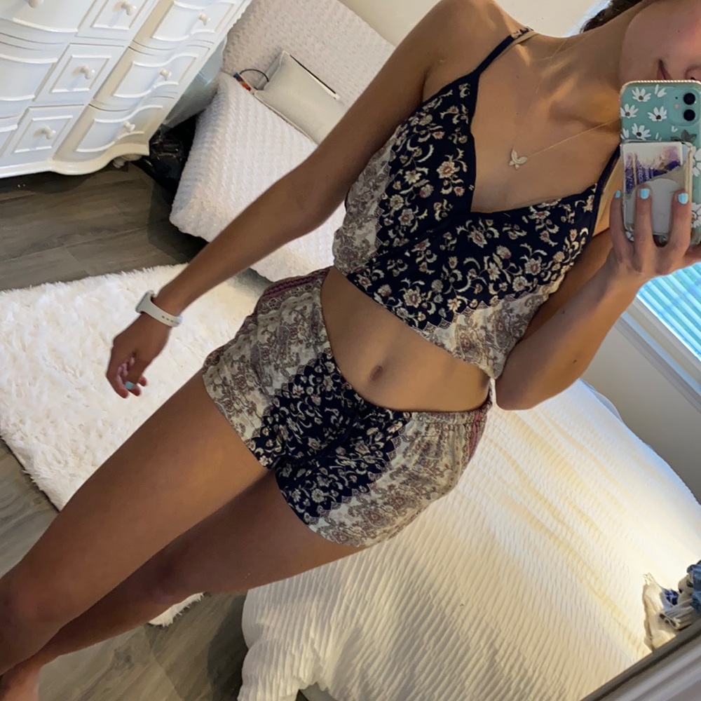 Two piece set with floral print and tags on it